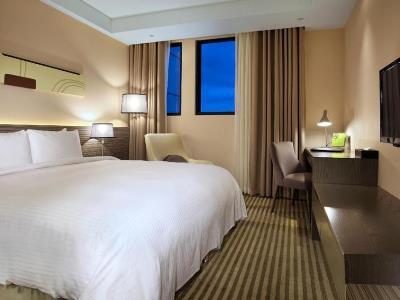 Two Tails Luzhou Hotel 4*