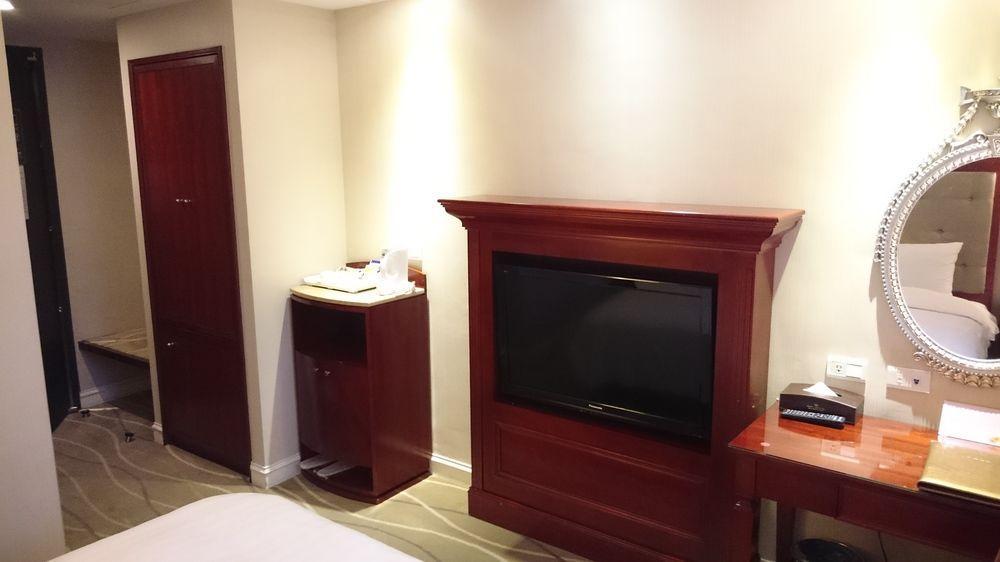 Hotel Mrt Taipei