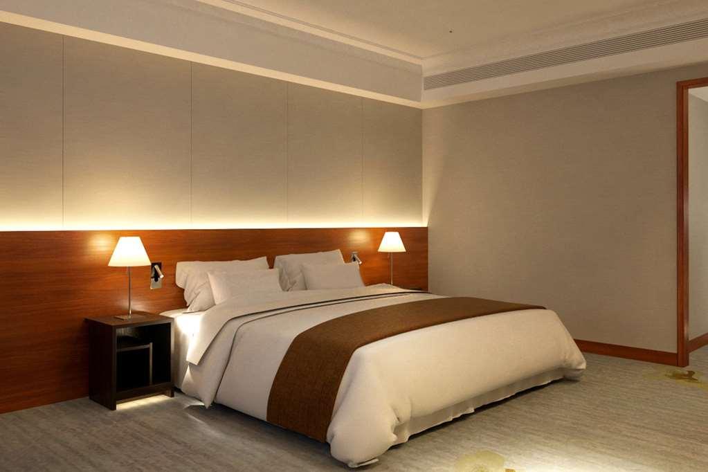 Metropolitan Premier Hotel 5*