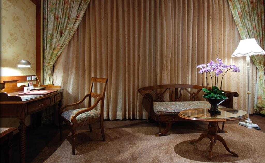 Capital Dazhi Hotel