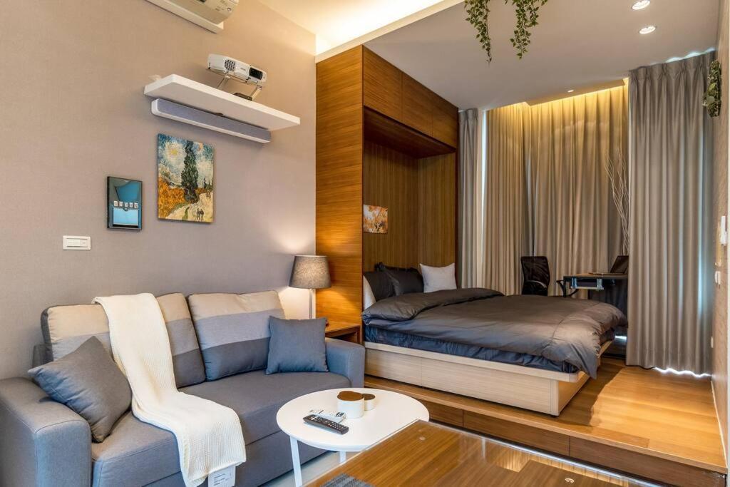 Apartment 1b1b Cinema, Kitchen, Bathtub, Desk, 1.5min To Mrt • 1房1衛 家庭戲院、廚房、浴缸、書桌，1.5分到市府捷運 *
