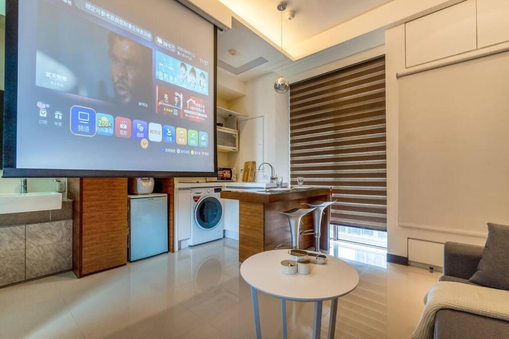 1b1b Cinema, Kitchen, Bathtub, Desk, 1.5min To Mrt • 1房1衛 家庭戲院、廚房、浴缸、書桌，1.5分到市府捷運 * Taipei