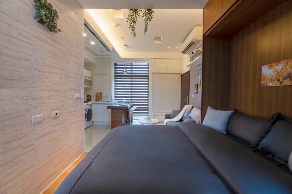 1b1b Cinema, Kitchen, Bathtub, Desk, 1.5min To Mrt • 1房1衛 家庭戲院、廚房、浴缸、書桌，1.5分到市府捷運 Apartment