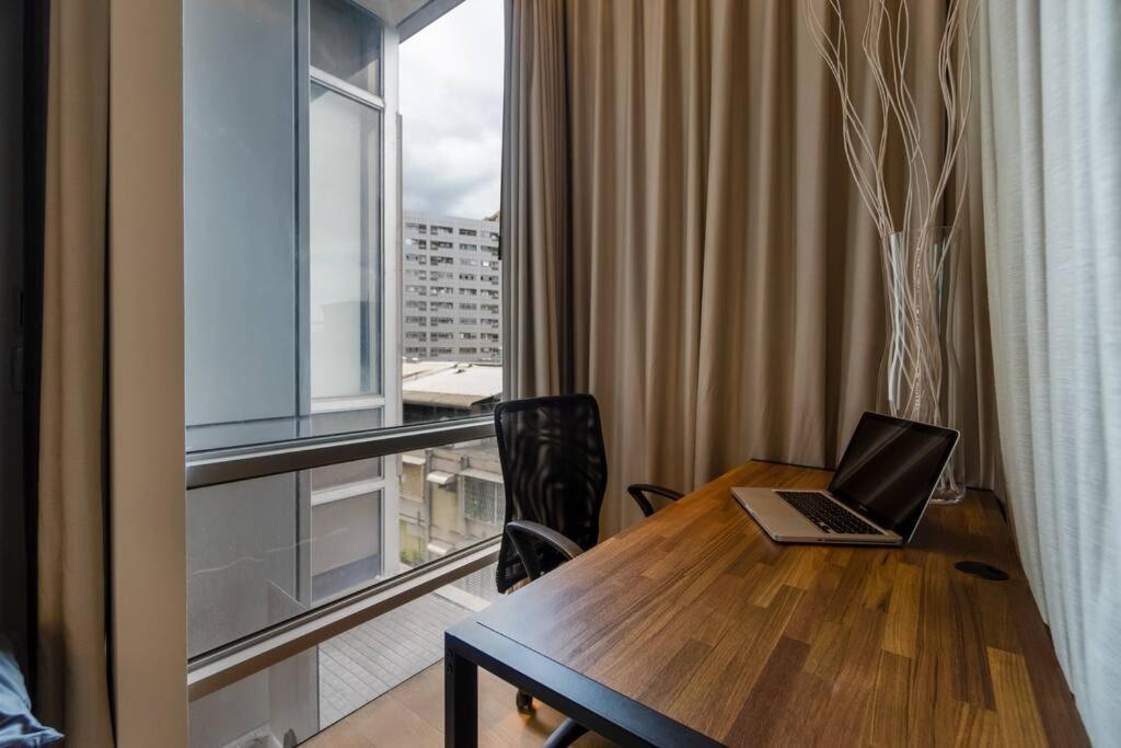 1b1b Cinema, Kitchen, Bathtub, Desk, 1.5min To Mrt • 1房1衛 家庭戲院、廚房、浴缸、書桌，1.5分到市府捷運 * Taipei