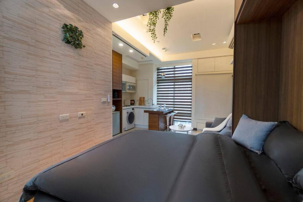 1b1b Cinema, Kitchen, Bathtub, Desk, 1.5min To Mrt • 1房1衛 家庭戲院、廚房、浴缸、書桌，1.5分到市府捷運 Apartment Taipei