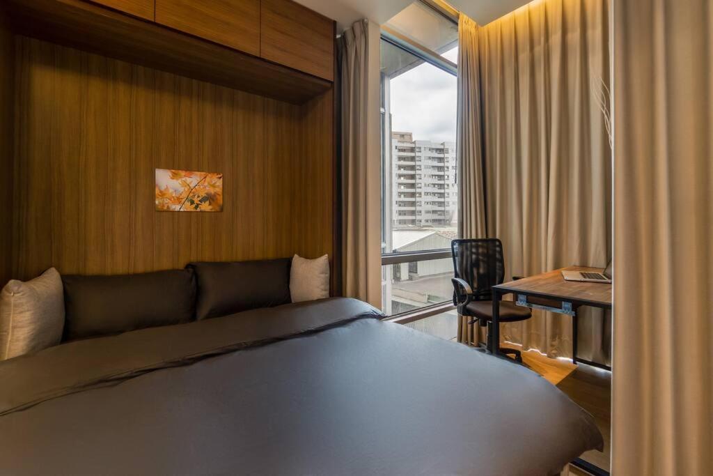 1b1b Cinema, Kitchen, Bathtub, Desk, 1.5min To Mrt • 1房1衛 家庭戲院、廚房、浴缸、書桌，1.5分到市府捷運 Apartment