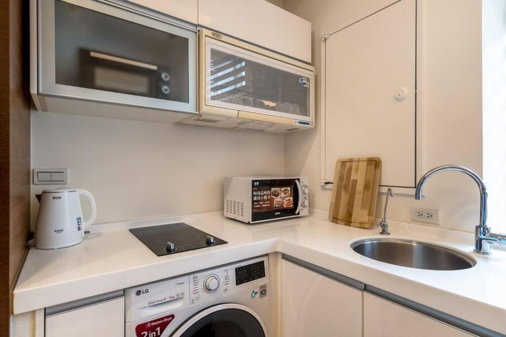 1b1b Cinema, Kitchen, Bathtub, Desk, 1.5min To Mrt • 1房1衛 家庭戲院、廚房、浴缸、書桌，1.5分到市府捷運