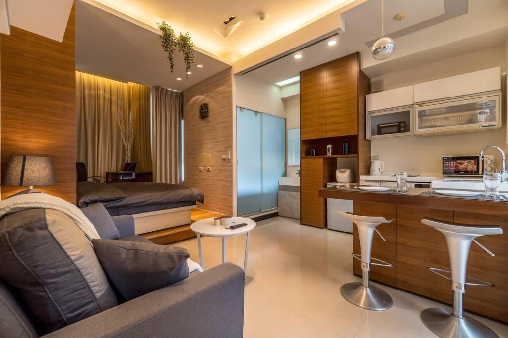 Apartment 1b1b Cinema, Kitchen, Bathtub, Desk, 1.5min To Mrt • 1房1衛 家庭戲院、廚房、浴缸、書桌，1.5分到市府捷運 *
