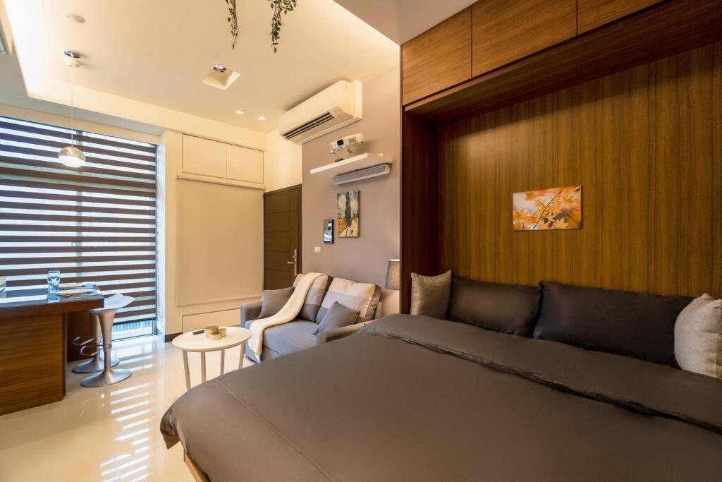 Apartment 1b1b Cinema, Kitchen, Bathtub, Desk, 1.5min To Mrt • 1房1衛 家庭戲院、廚房、浴缸、書桌，1.5分到市府捷運 Taipei