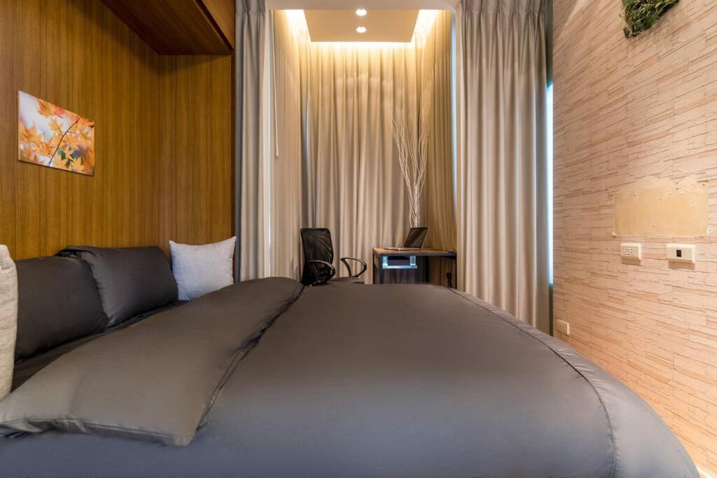 1b1b Cinema, Kitchen, Bathtub, Desk, 1.5min To Mrt • 1房1衛 家庭戲院、廚房、浴缸、書桌，1.5分到市府捷運 Apartment