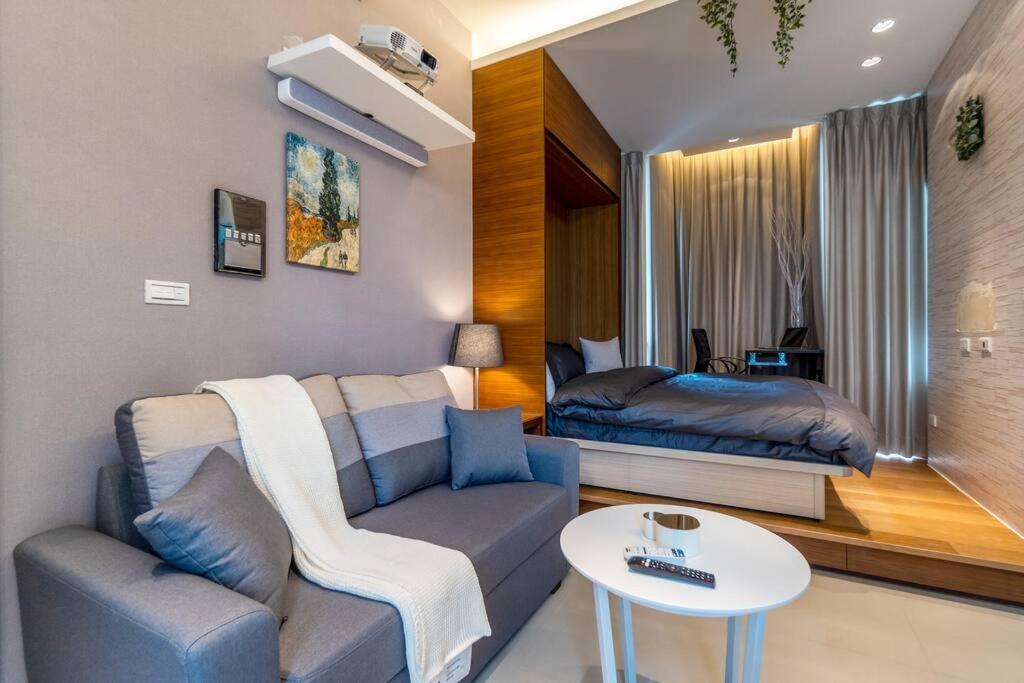 1b1b Cinema, Kitchen, Bathtub, Desk, 1.5min To Mrt • 1房1衛 家庭戲院、廚房、浴缸、書桌，1.5分到市府捷運 Apartment *