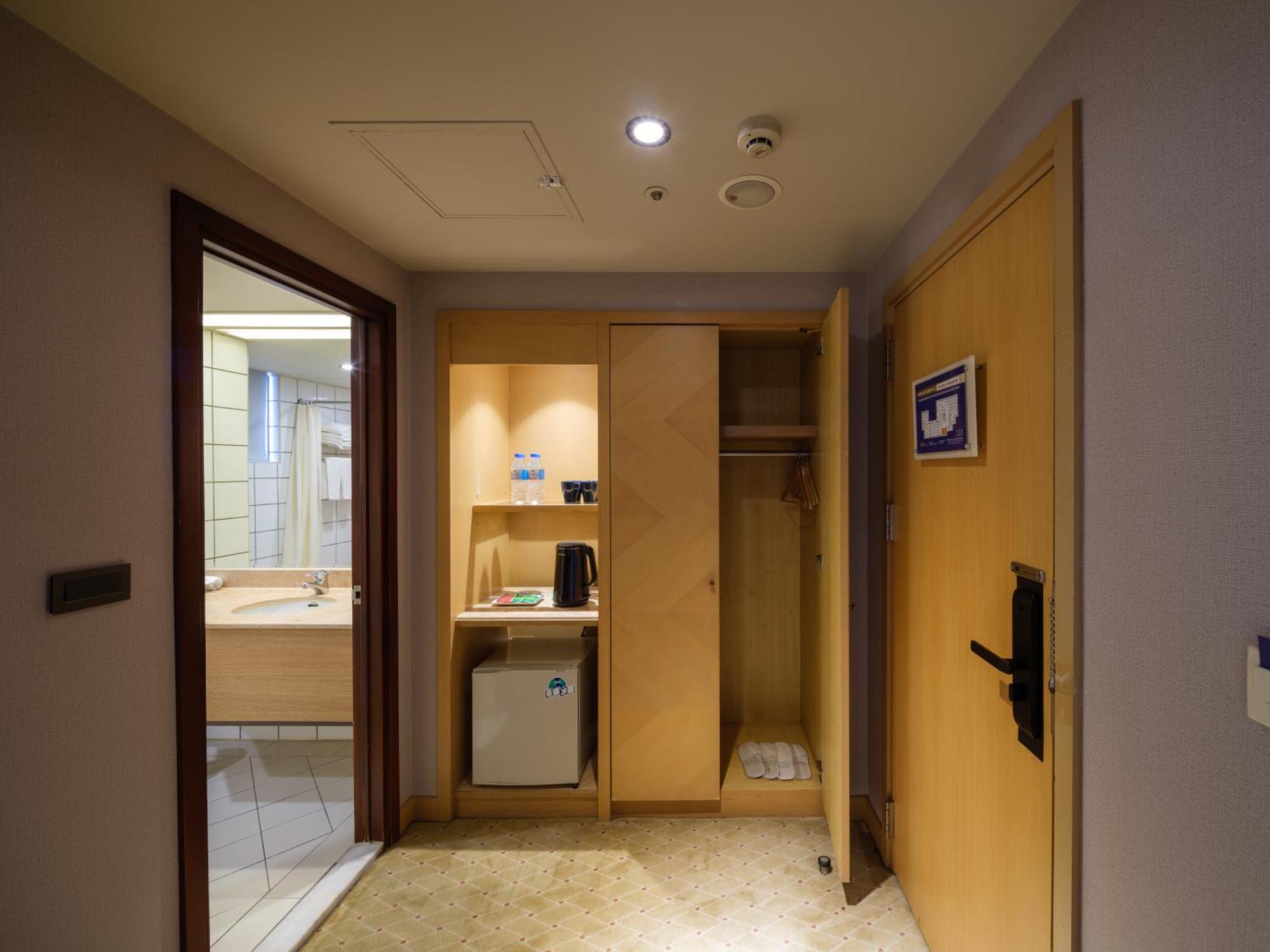 Rich & Free - Fuzhong 富逸旅趣-板橋府中館 Hotel Taipei