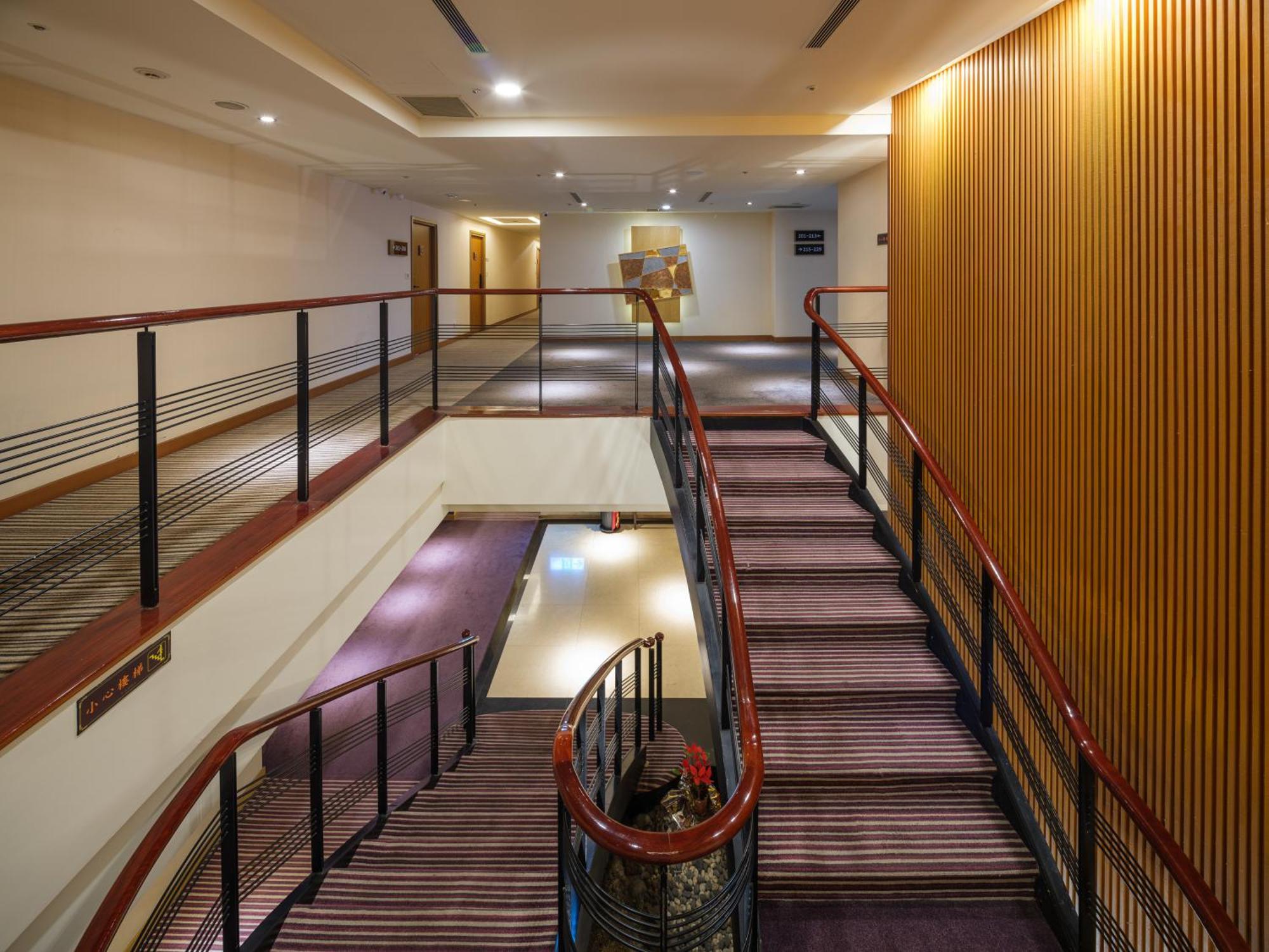 Rich & Free - Fuzhong 富逸旅趣-板橋府中館 3* Taipei