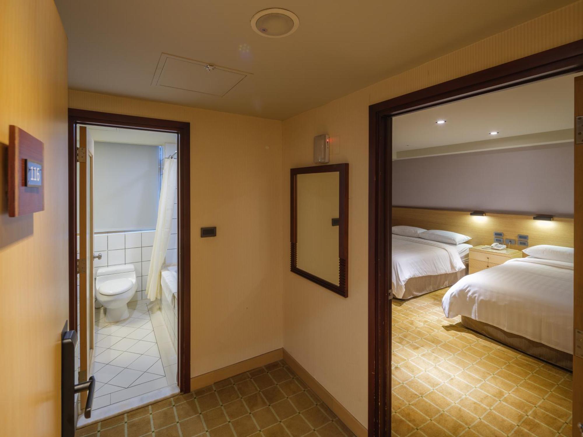 Rich & Free - Fuzhong 富逸旅趣-板橋府中館 Hotel