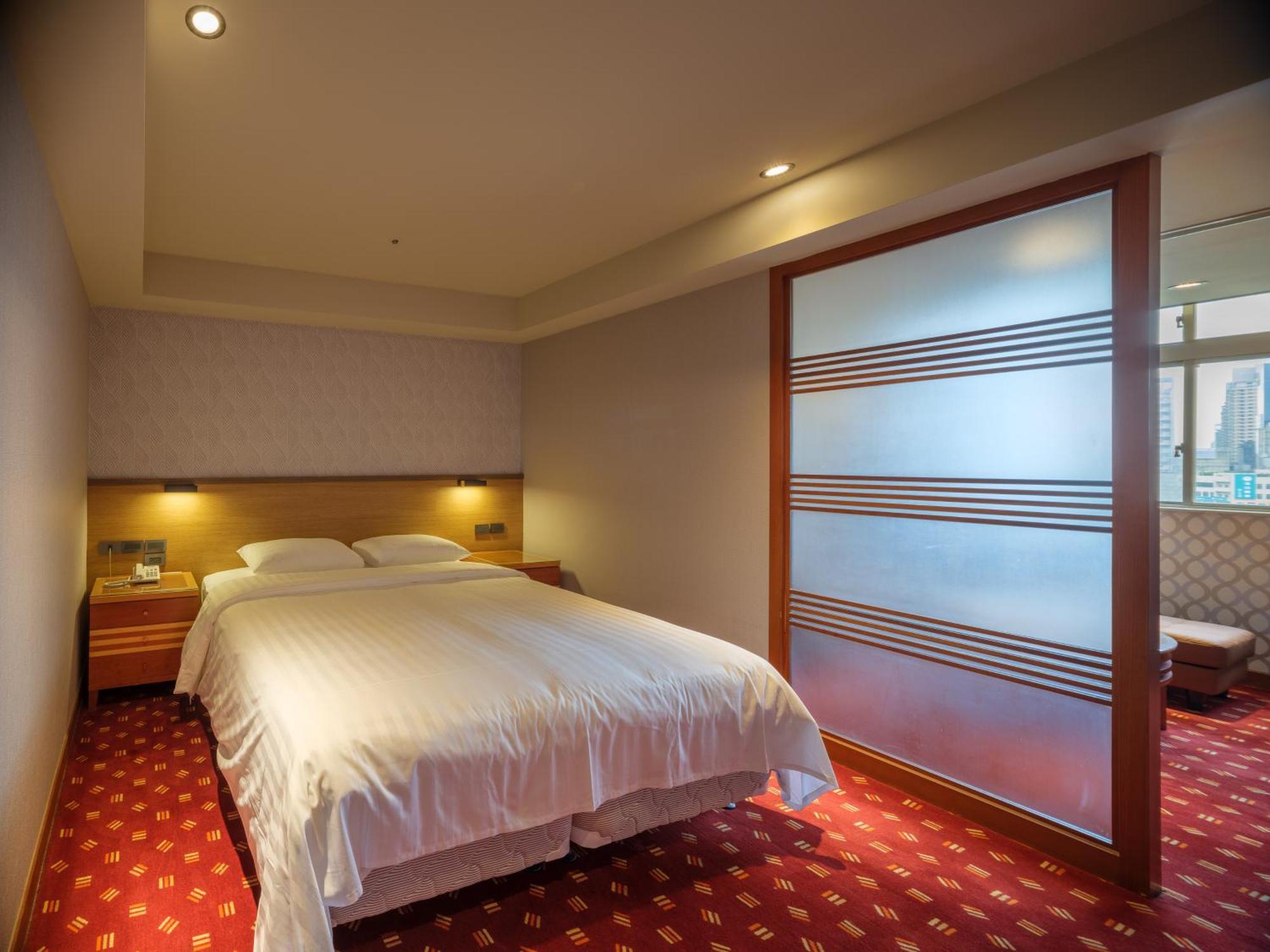 Rich & Free - Fuzhong 富逸旅趣-板橋府中館 3* Taipei