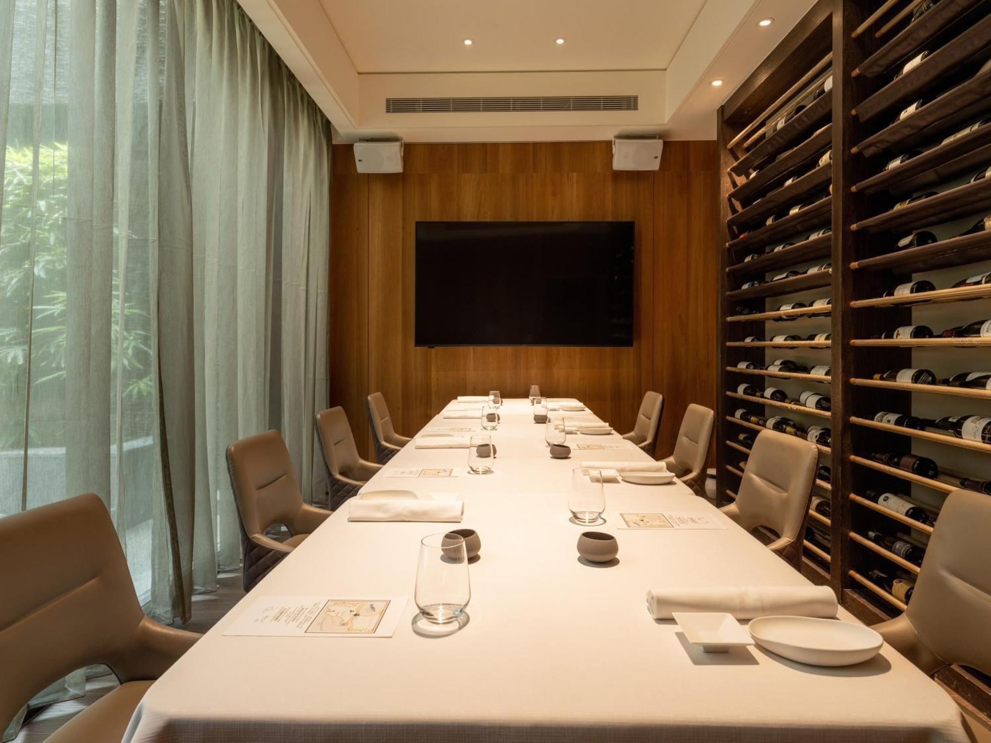 Mvsa+michelin 2 Starred Molino De Urdaniz 4* Taipei