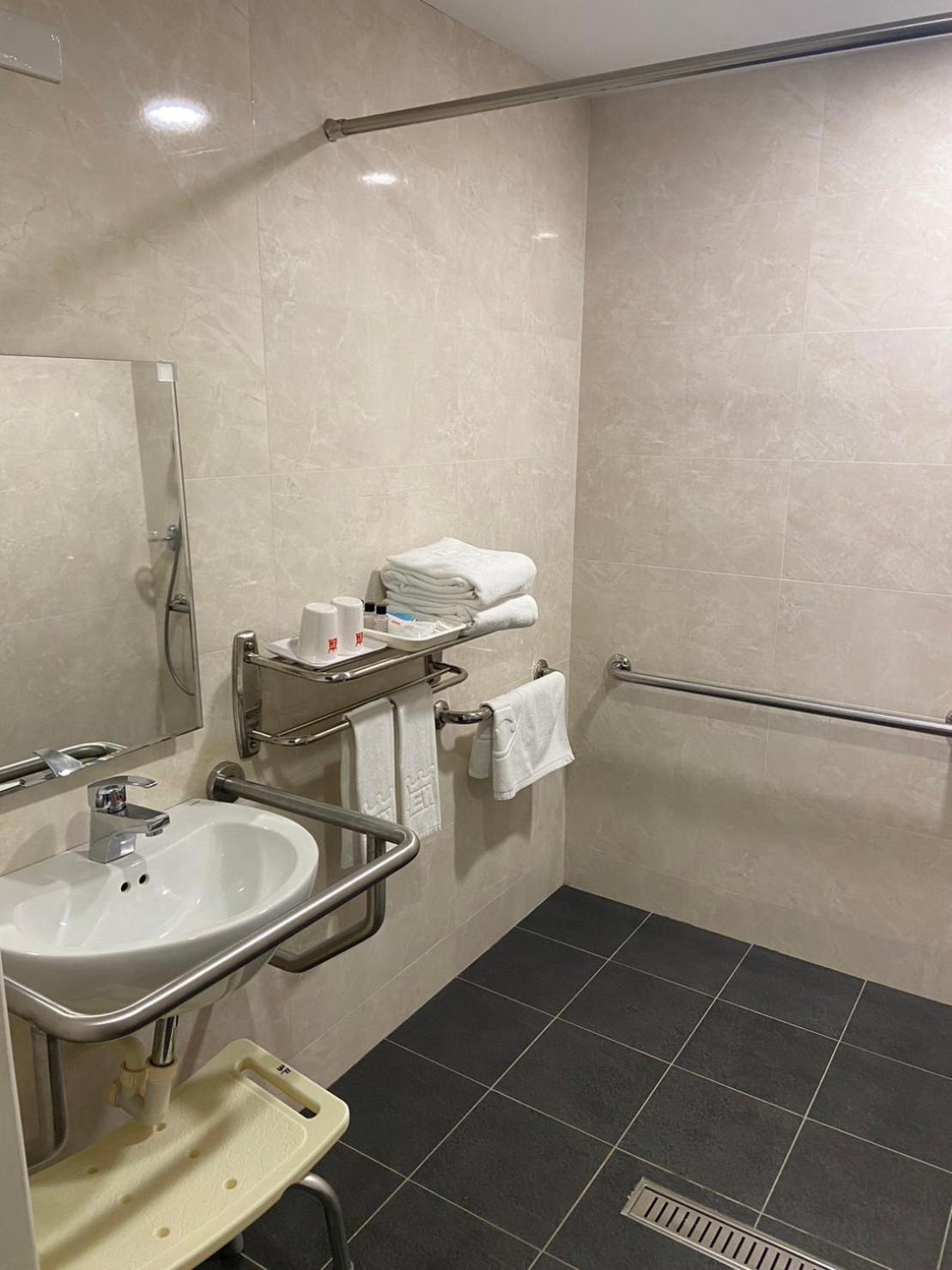 Emperor Hotel 3*