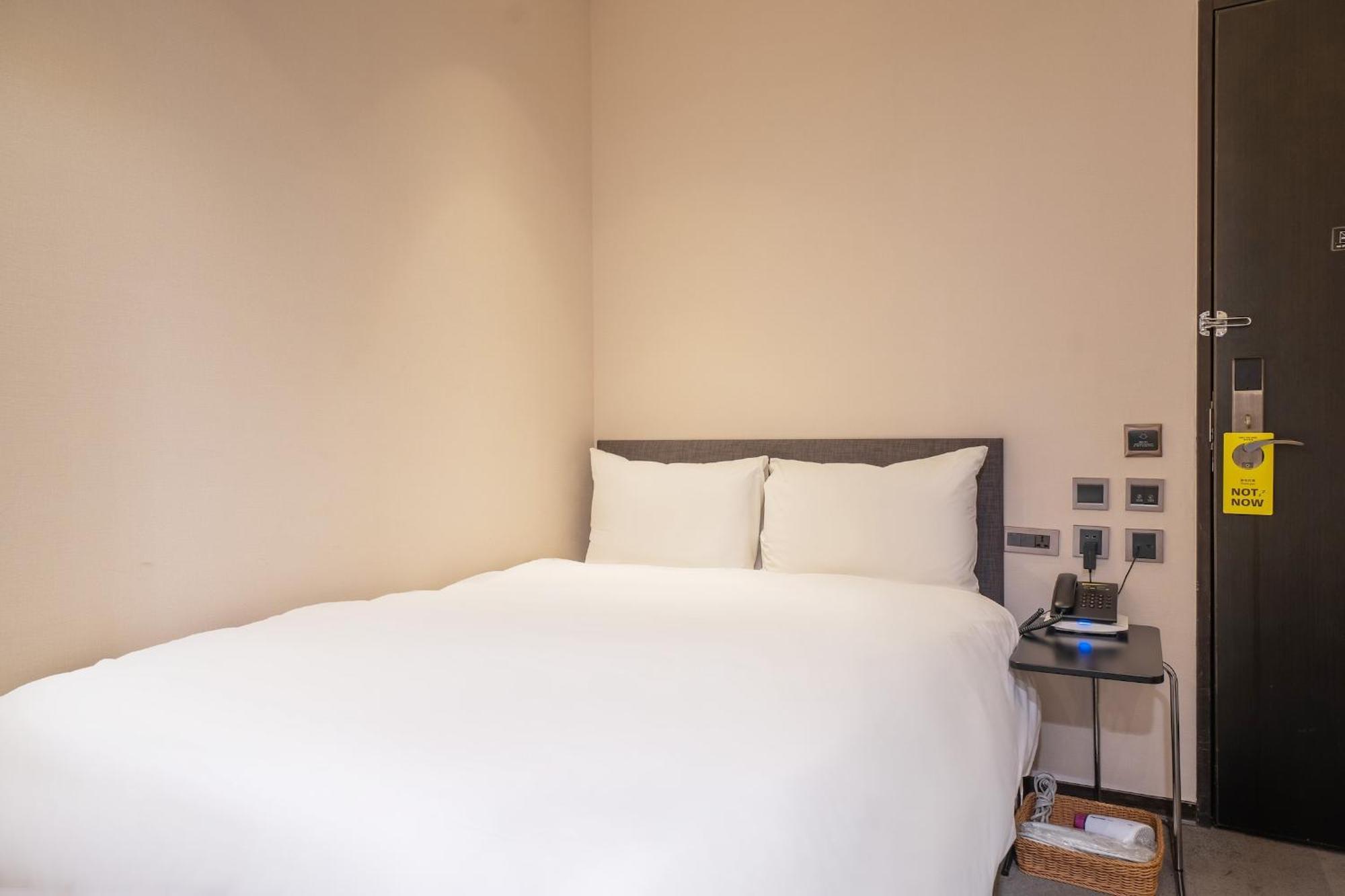 Check Xinyi Hotel