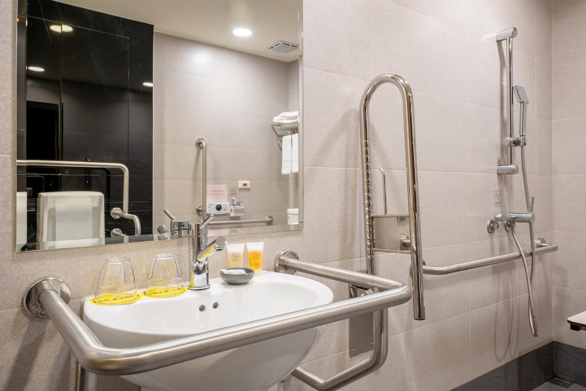 Check Xinyi Hotel 3*
