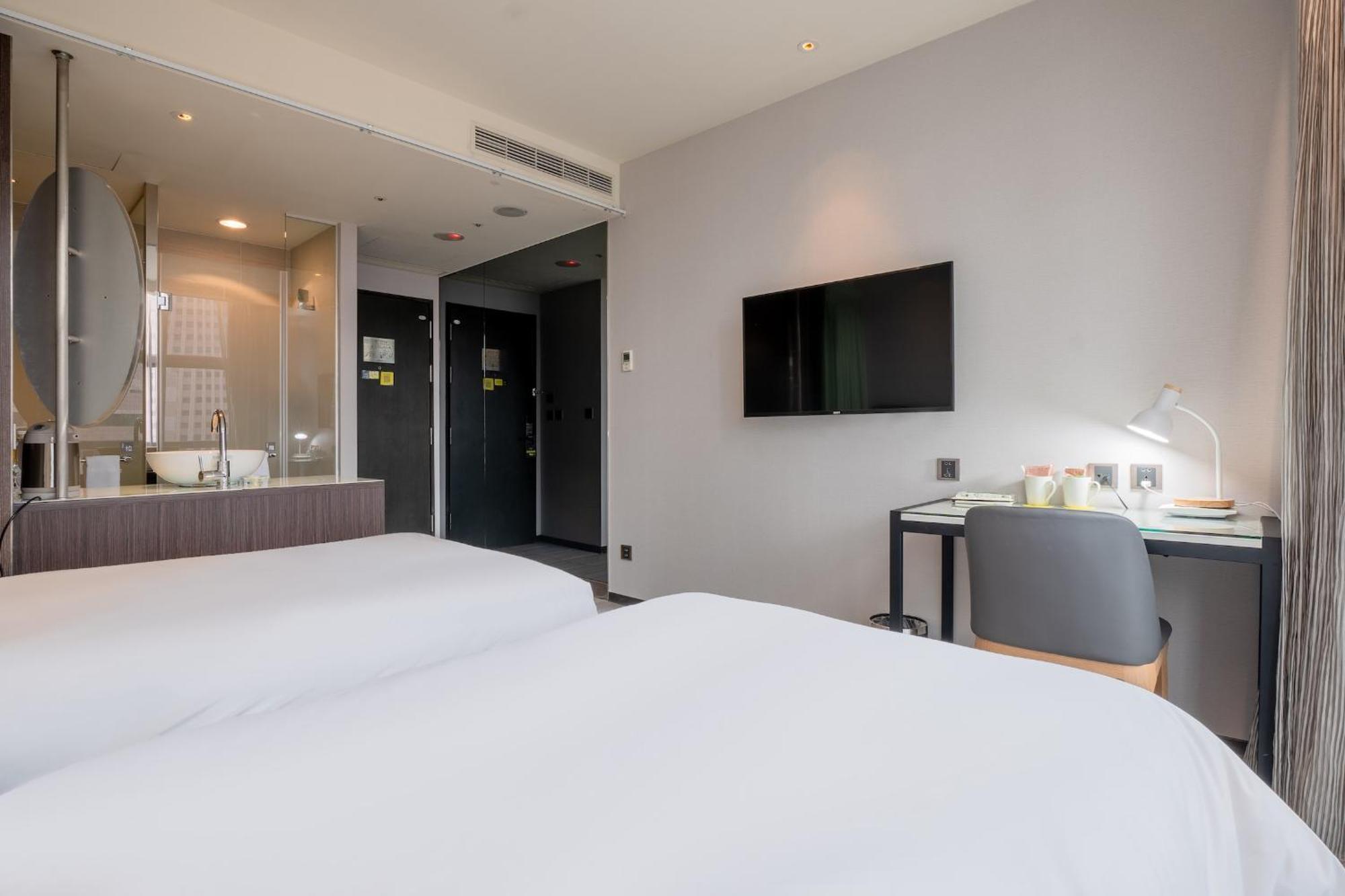 Check Xinyi Hotel
