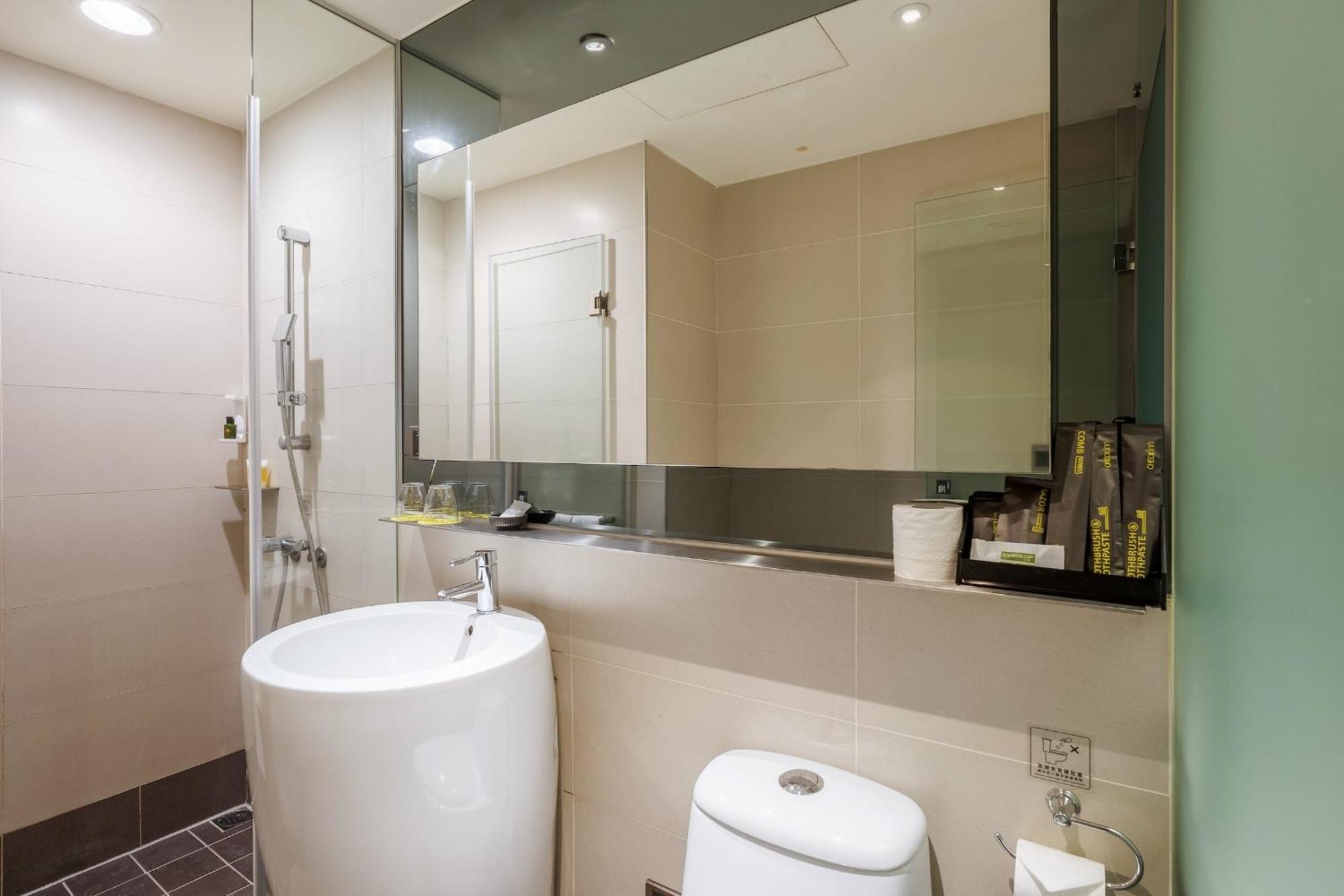 Check Xinyi Hotel