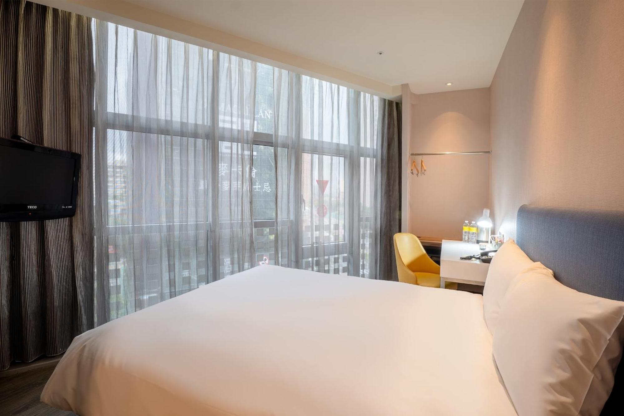 Check Xinyi 3* Taipei