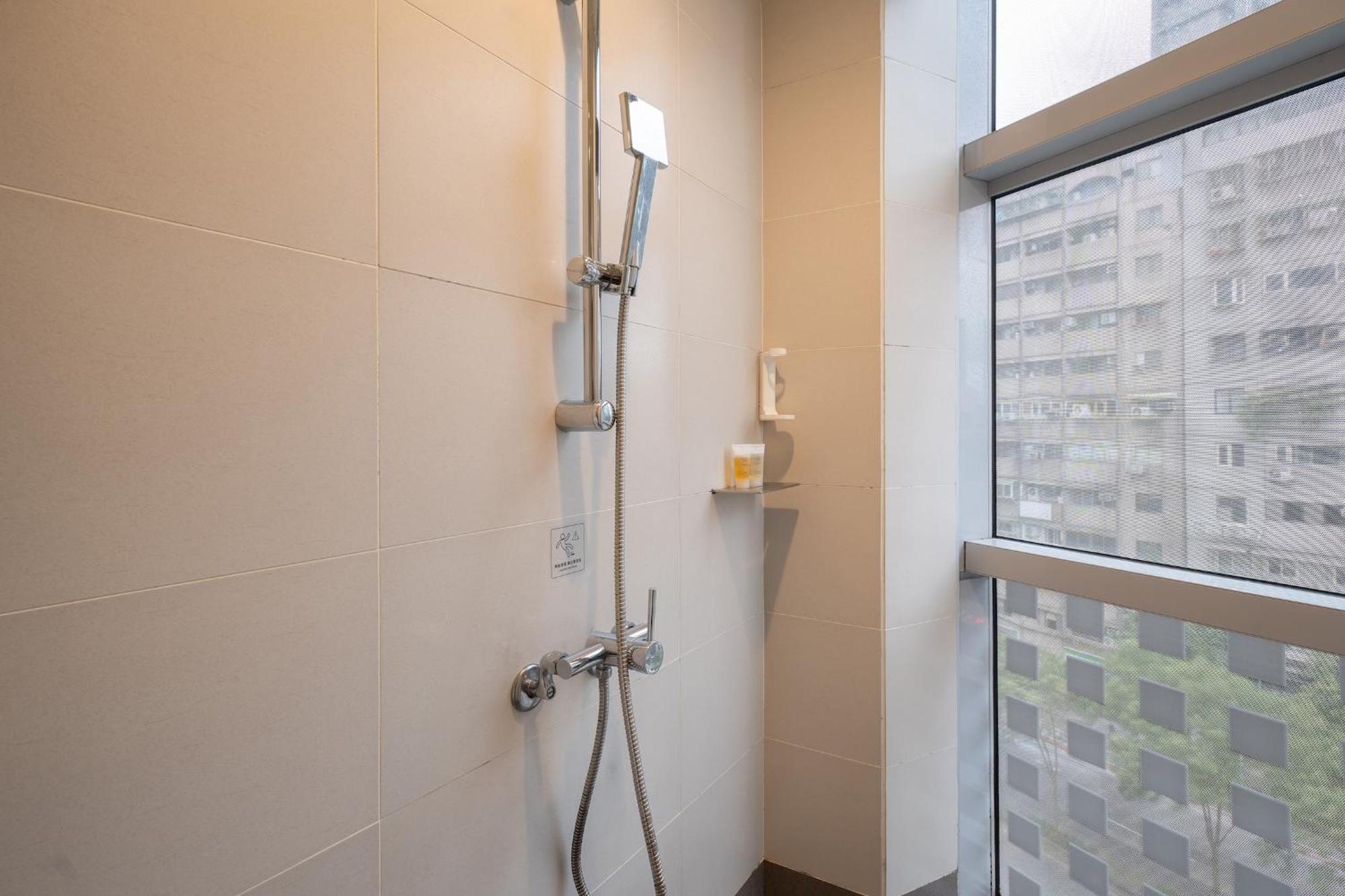 Hotel Check Xinyi 3*