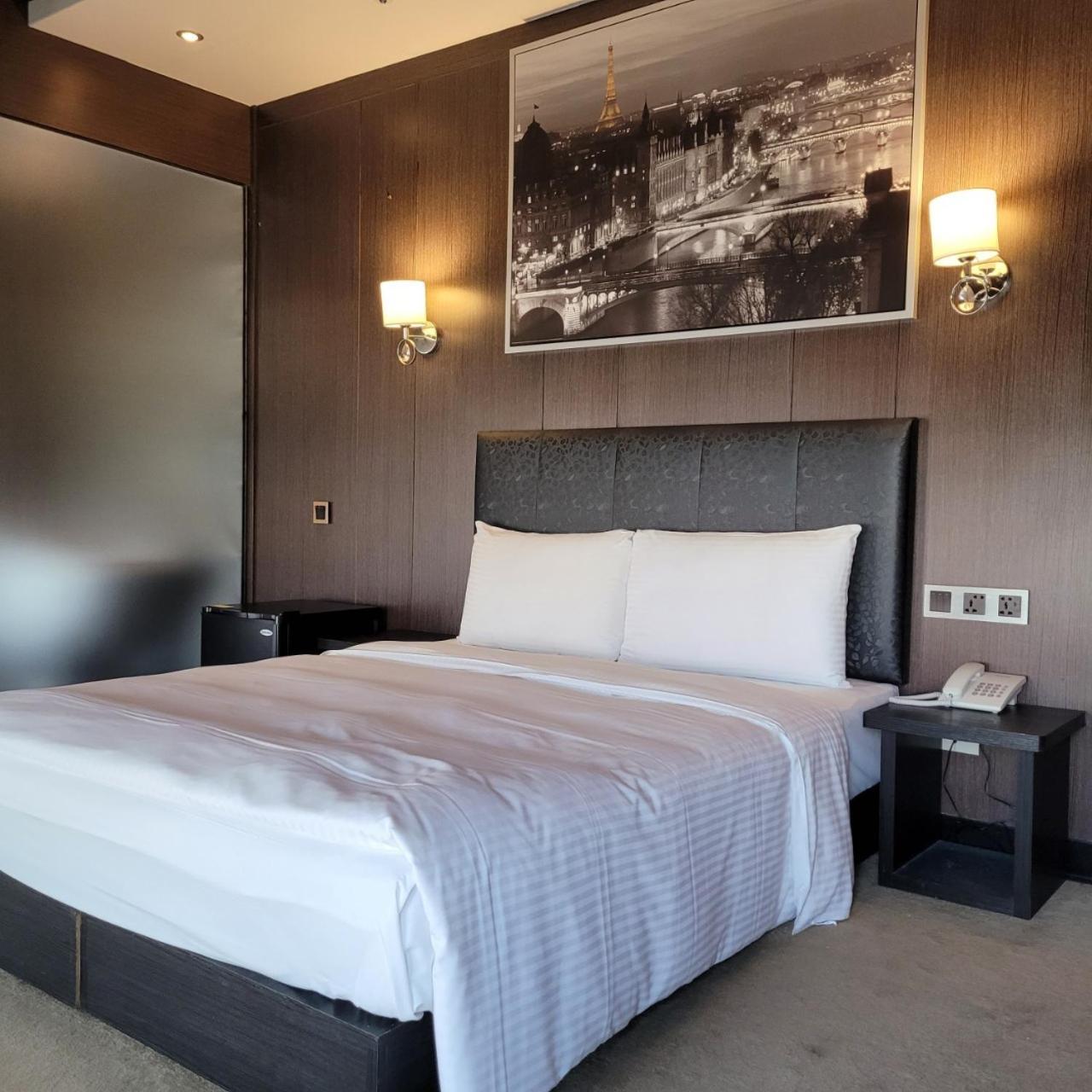 Meworld - Main Station Hotel 2*
