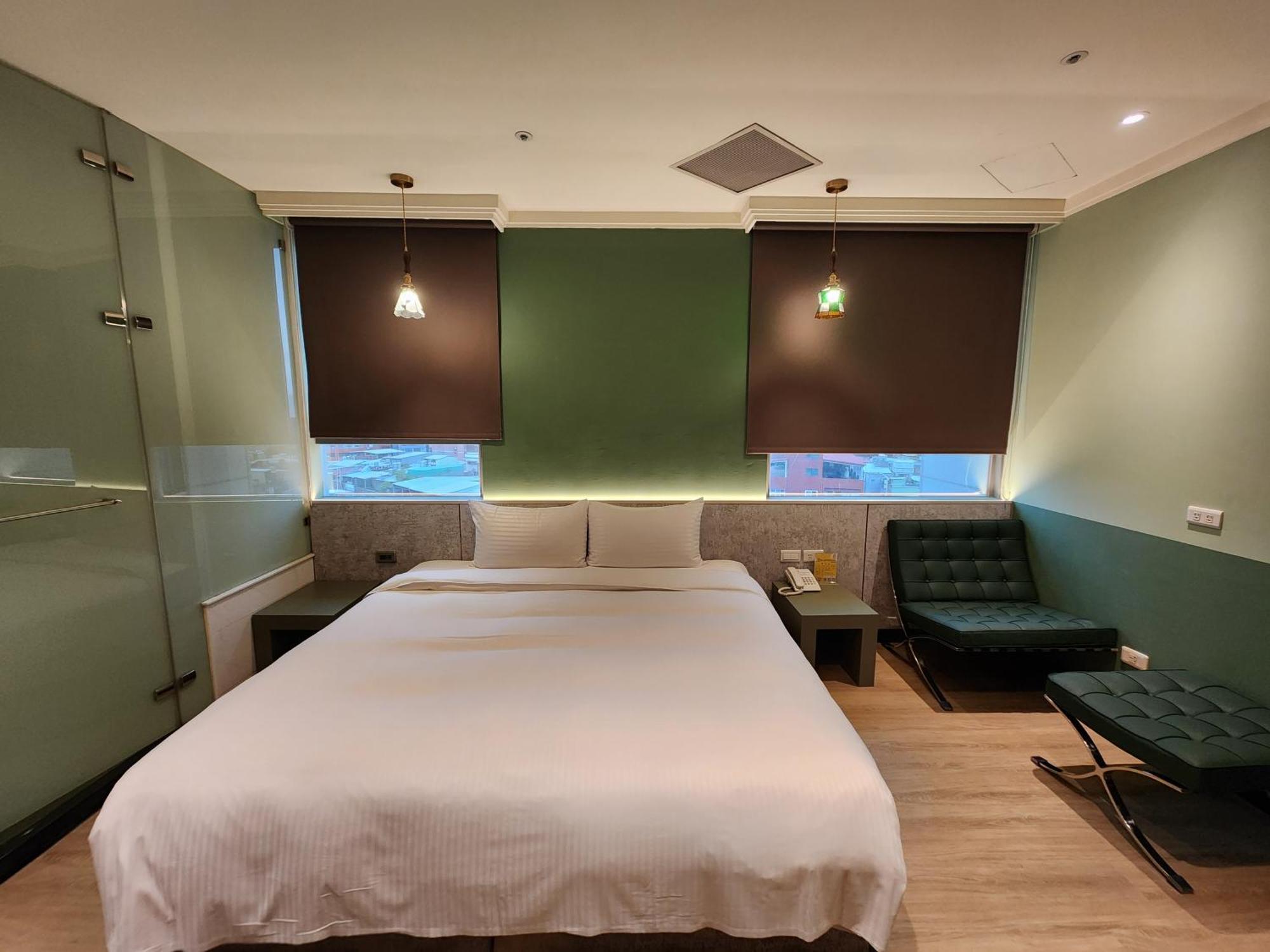 Merryday Banqiao Hotel
