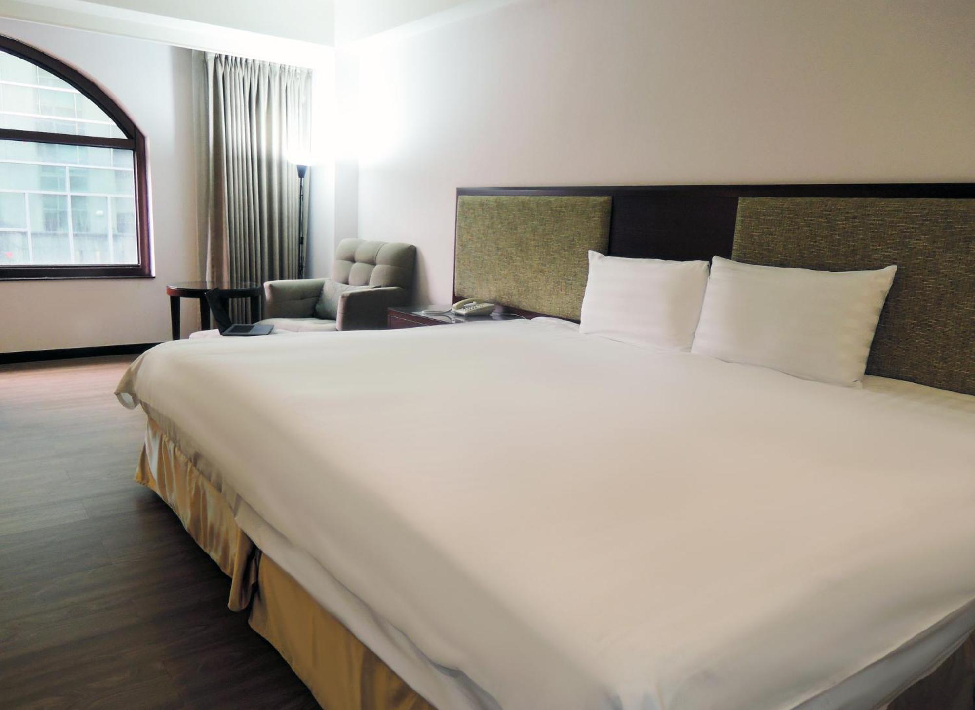 Check Neihu Hotel