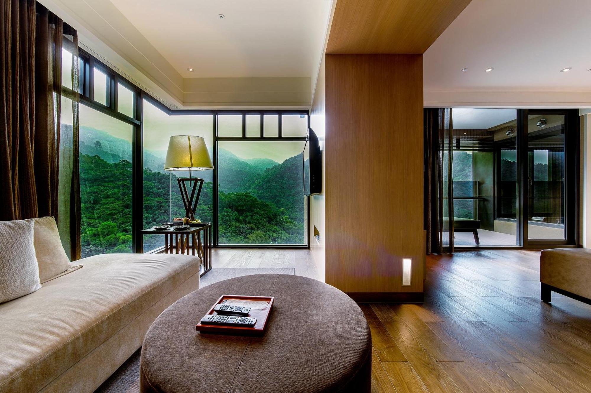 Grand View Beitou 5*
