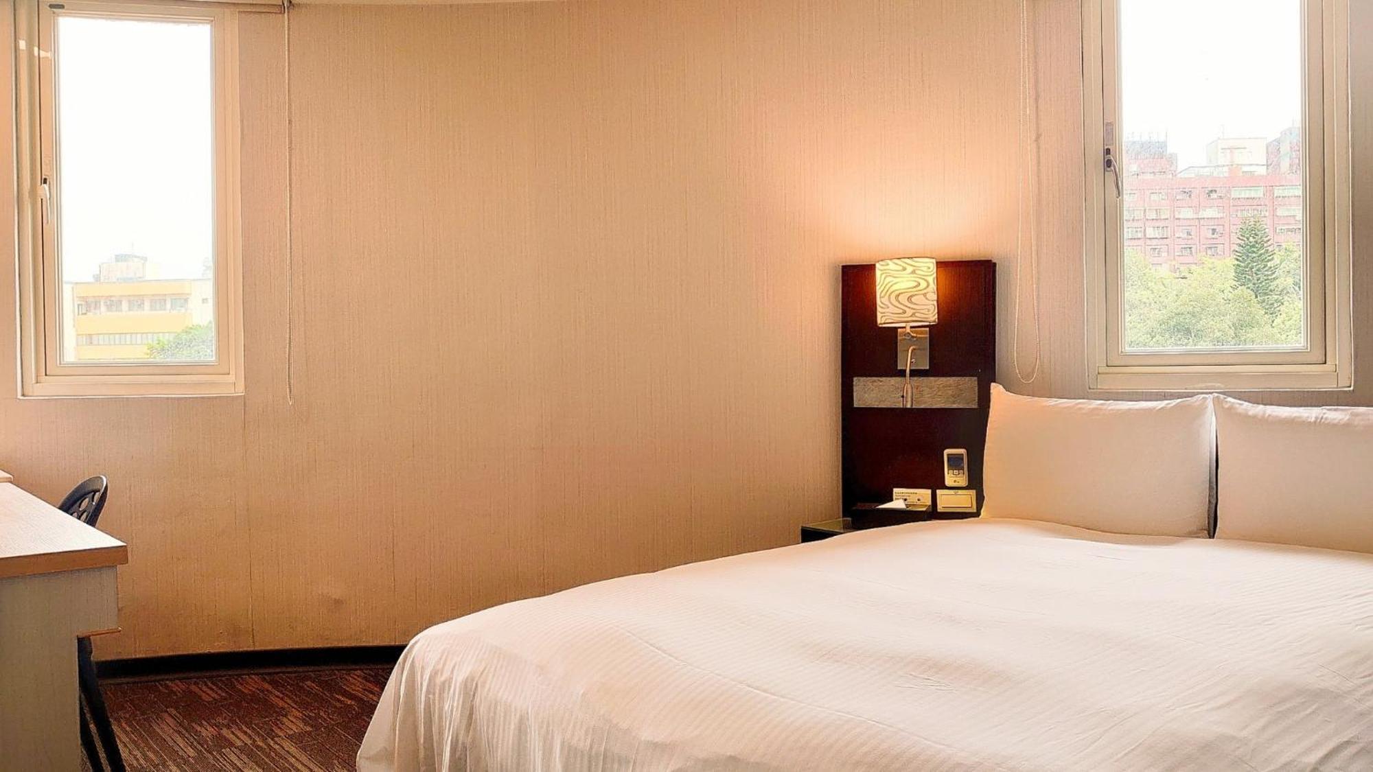 Hub Banqiao Branch Hotel