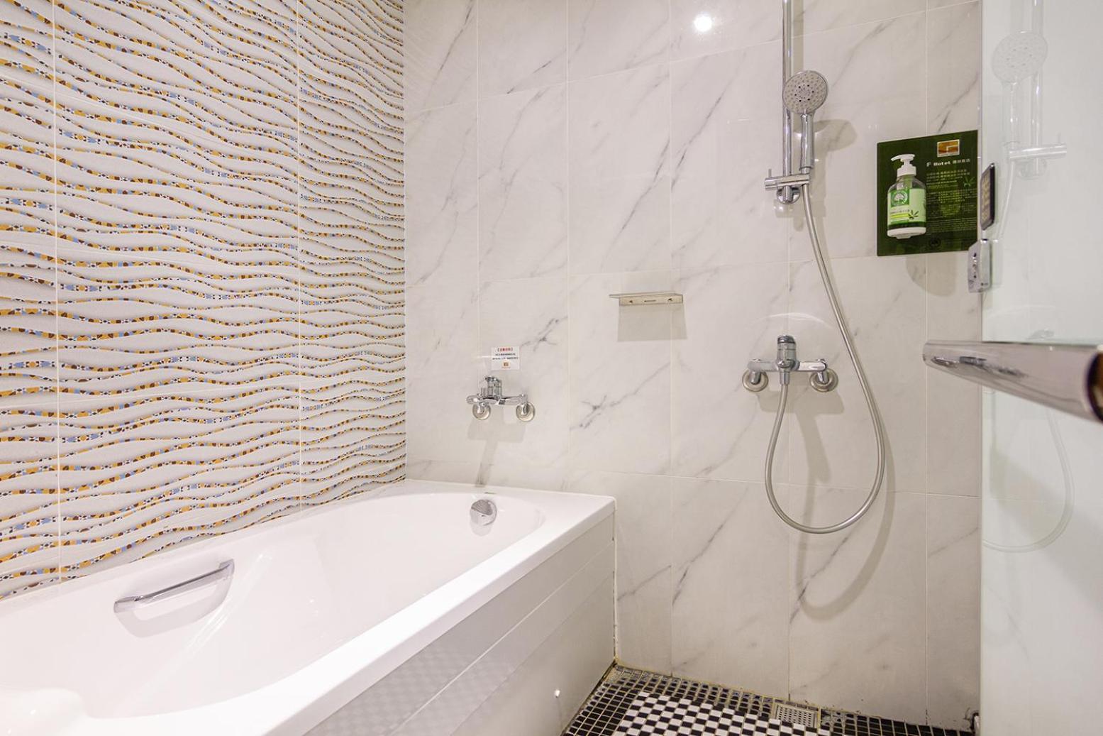 Check New Luzhou Hotel 4*