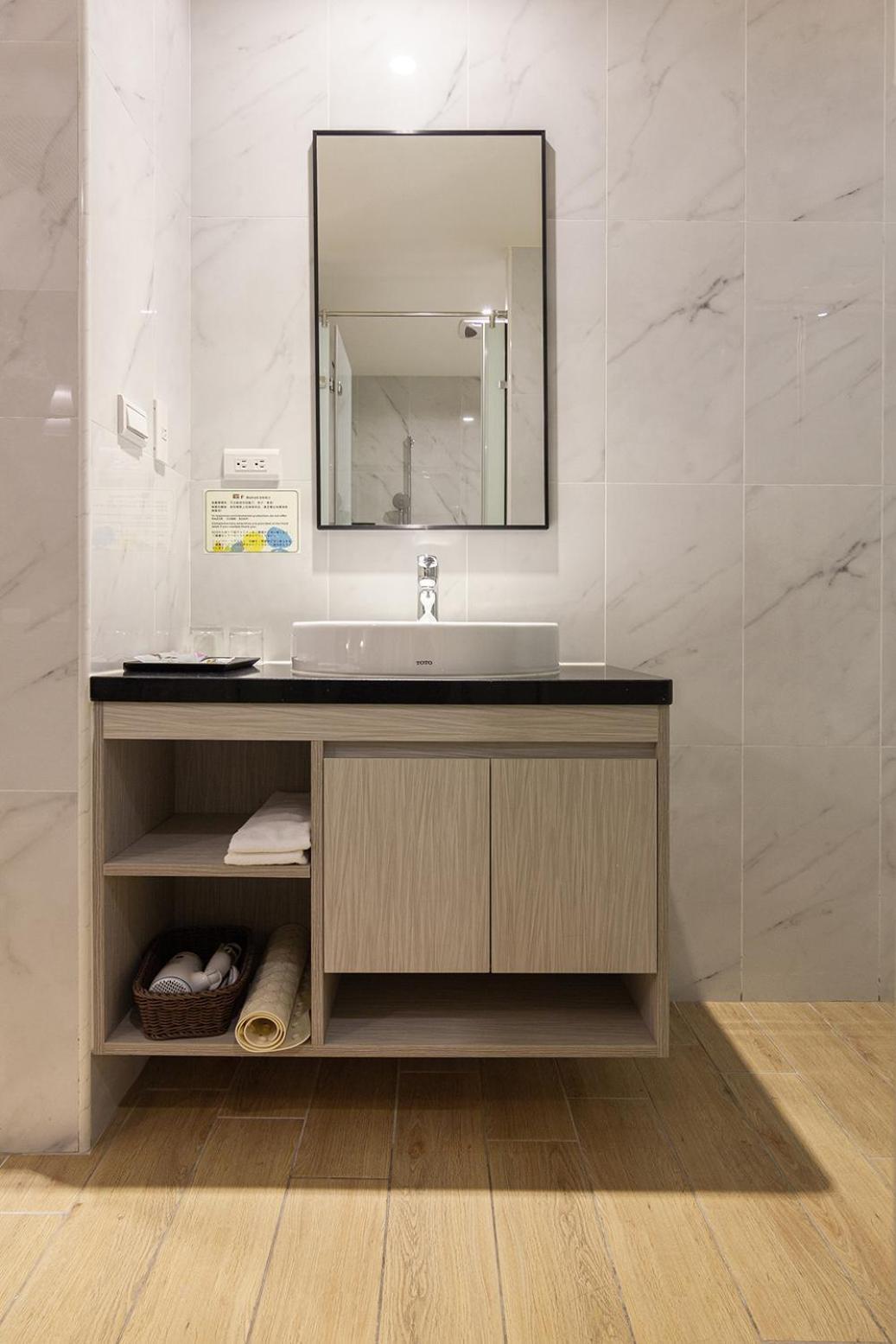 Hotel Check New Luzhou 4*
