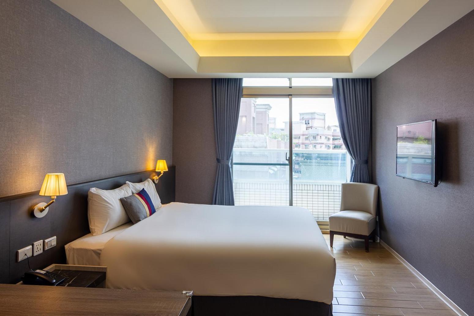Check New Luzhou 4* Taipei