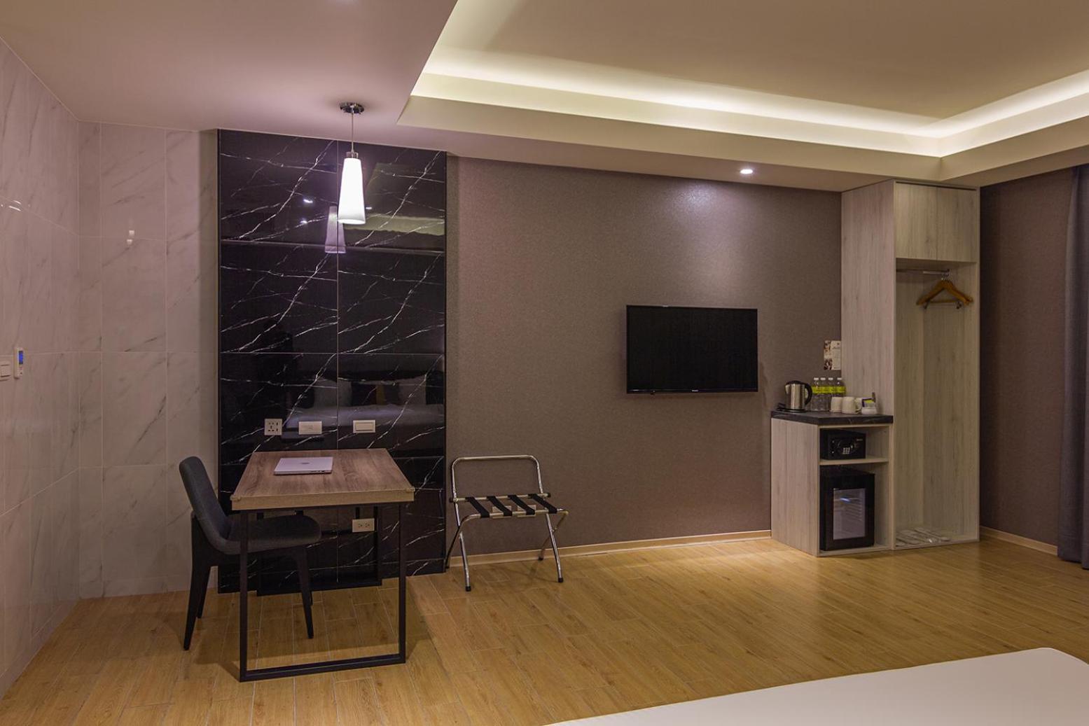 Hotel Check New Luzhou 4*
