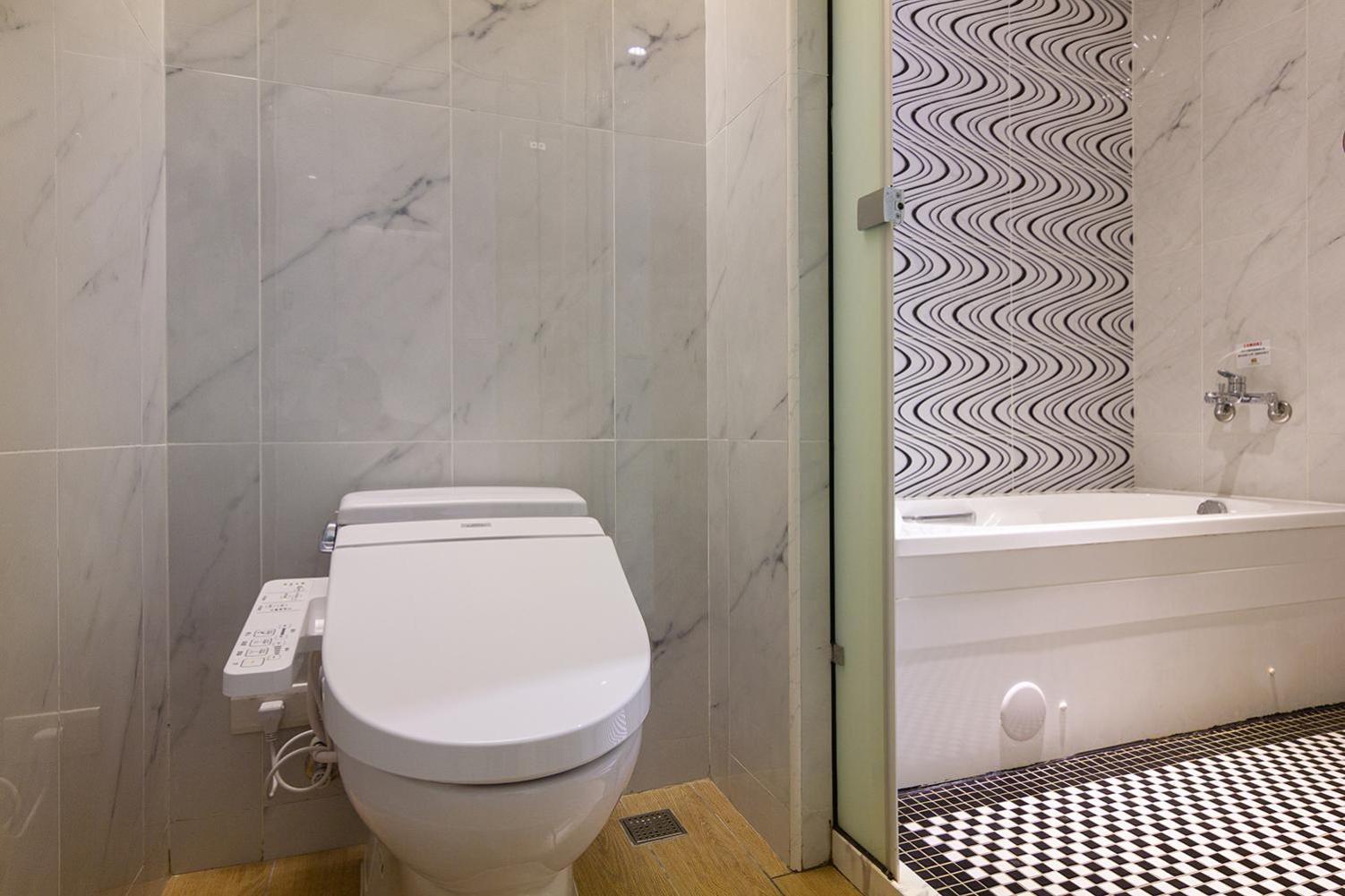 Check New Luzhou Hotel