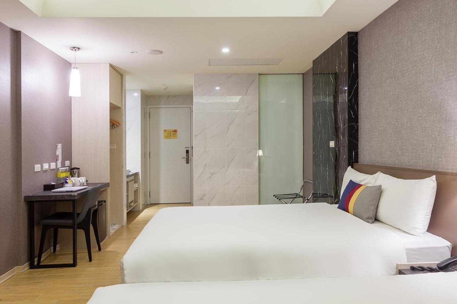 Check New Luzhou Hotel Taipei