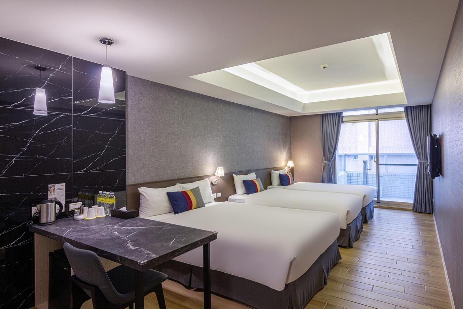 Check New Luzhou 4* Taipei