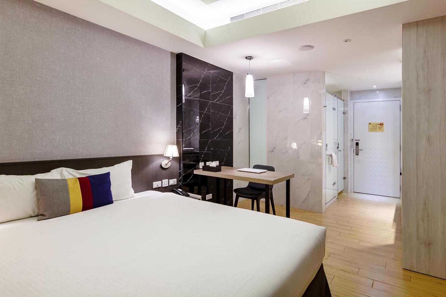 Check New Luzhou 4* Taipei