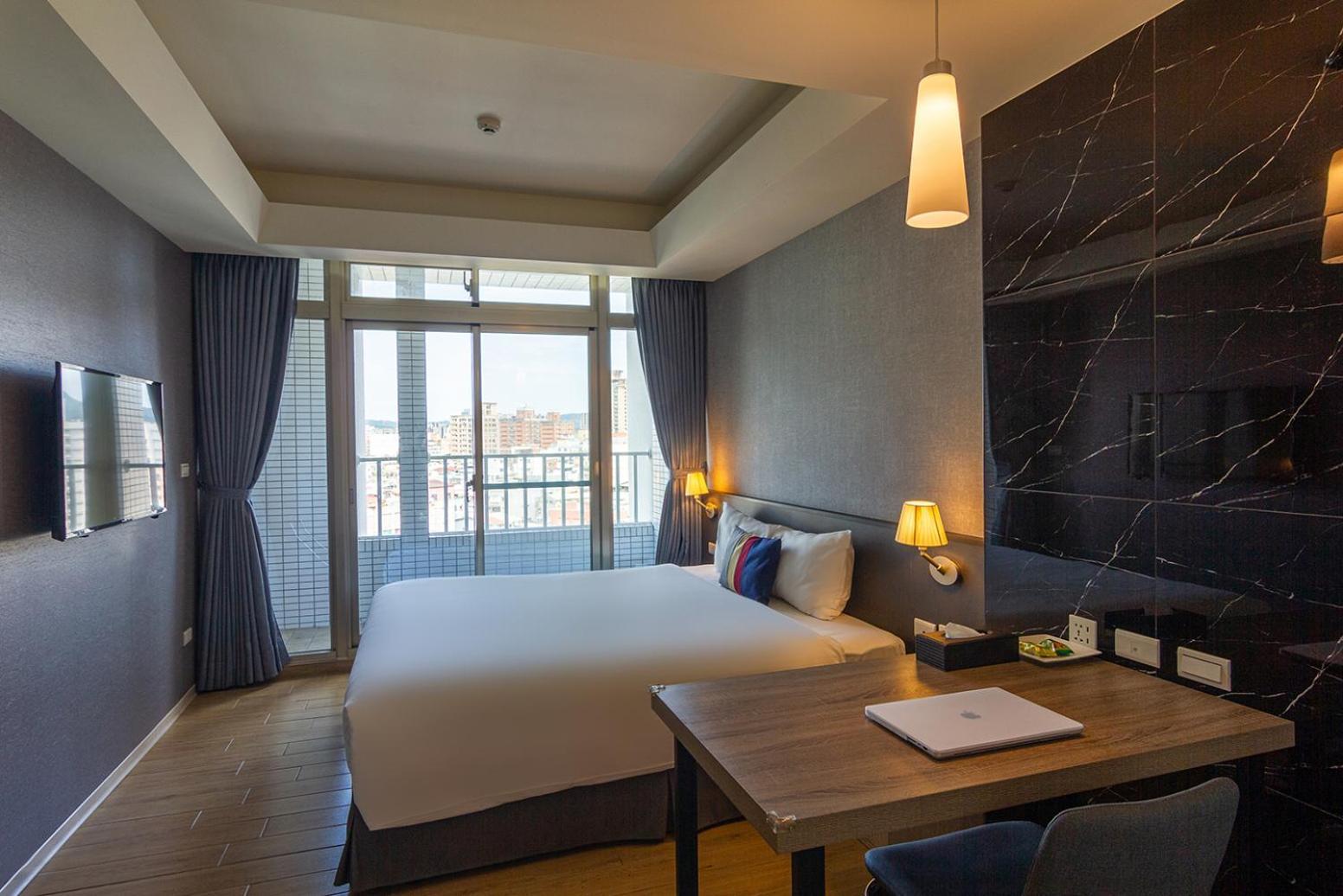Check New Luzhou Hotel 4*