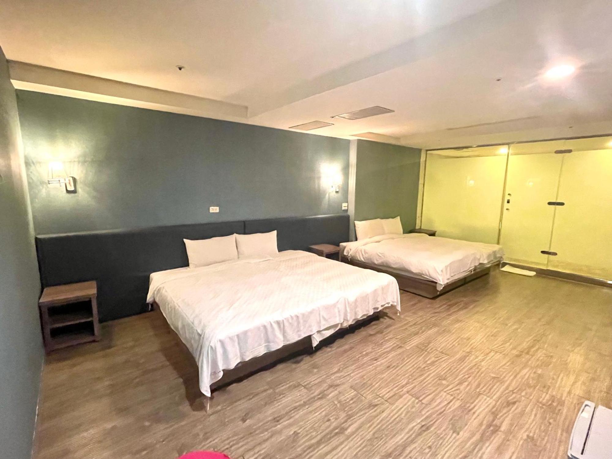 Walker - Zhengyi 2 Hotel 3*
