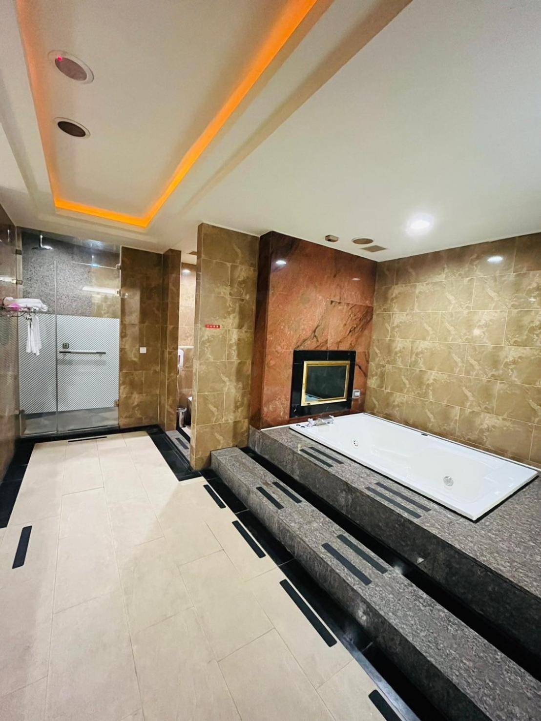 Walker - Chengde Hotel Taipei