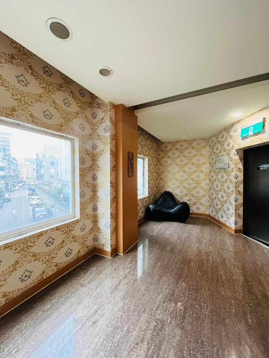 Walker - Chengde Hotel