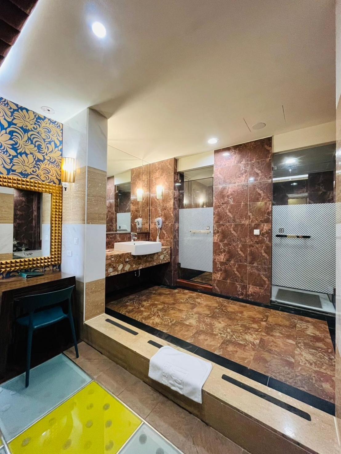 Walker - Chengde Hotel