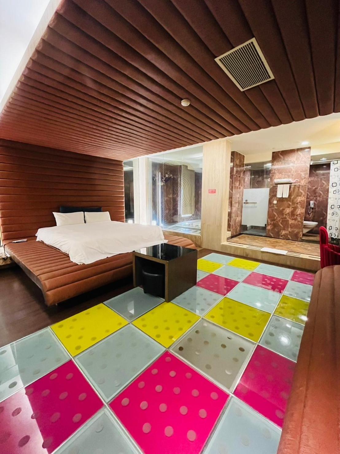 Walker - Chengde Hotel *