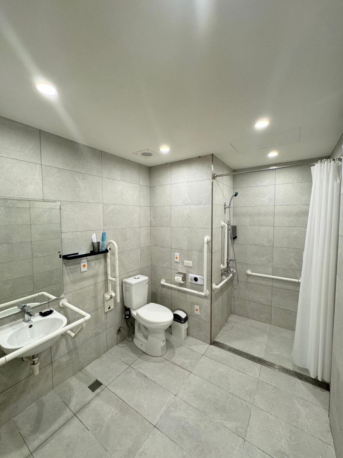 Comma Boutique Hotel *