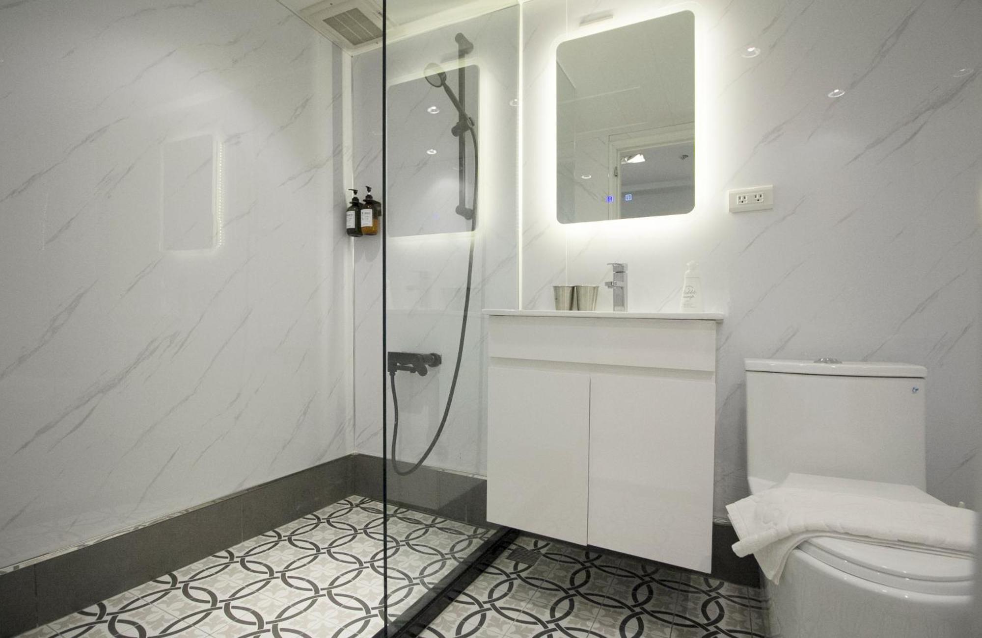 Aparthotel Urban Abode 1 *