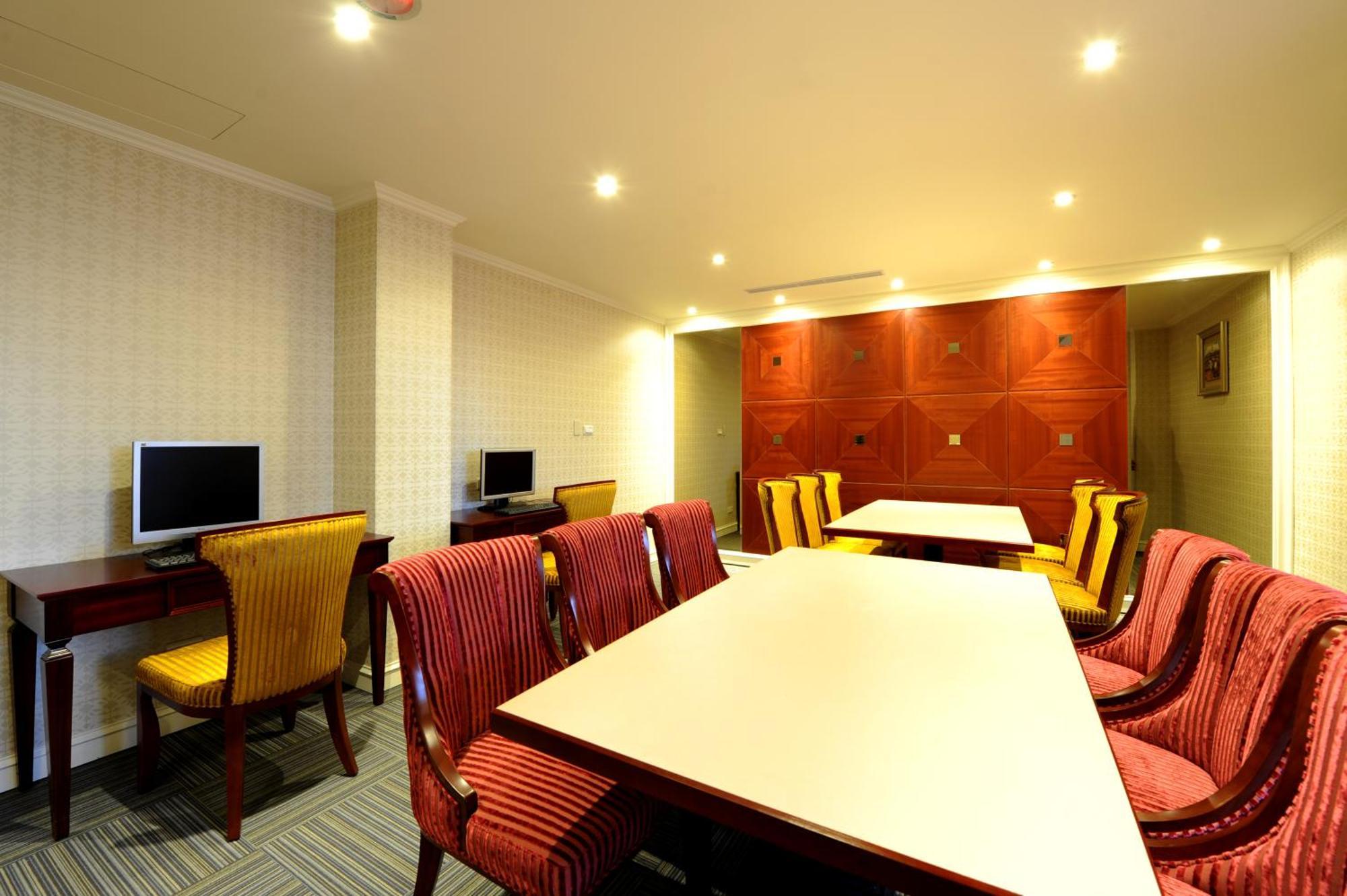 Hotel Mrt Taipei