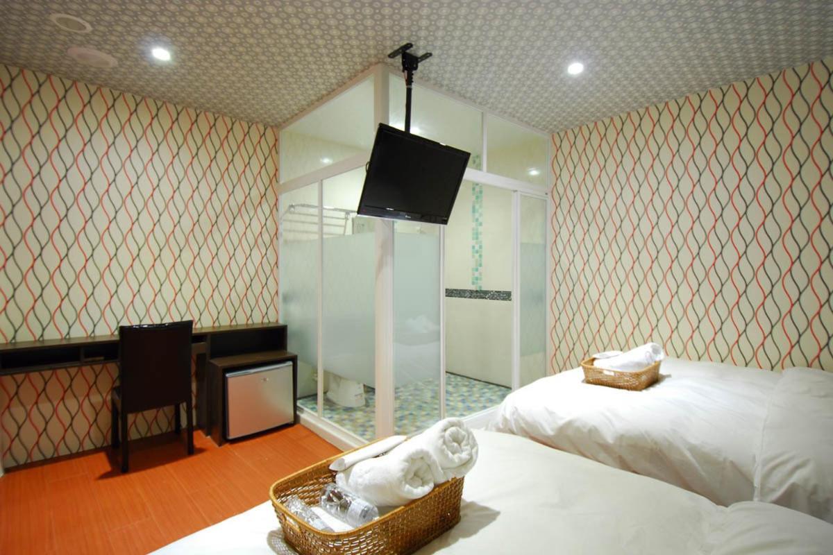 Hotel Happiness 3*